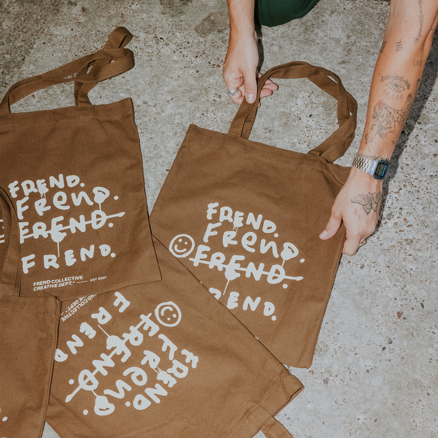 FREND STENCIL TOTE COFFEE