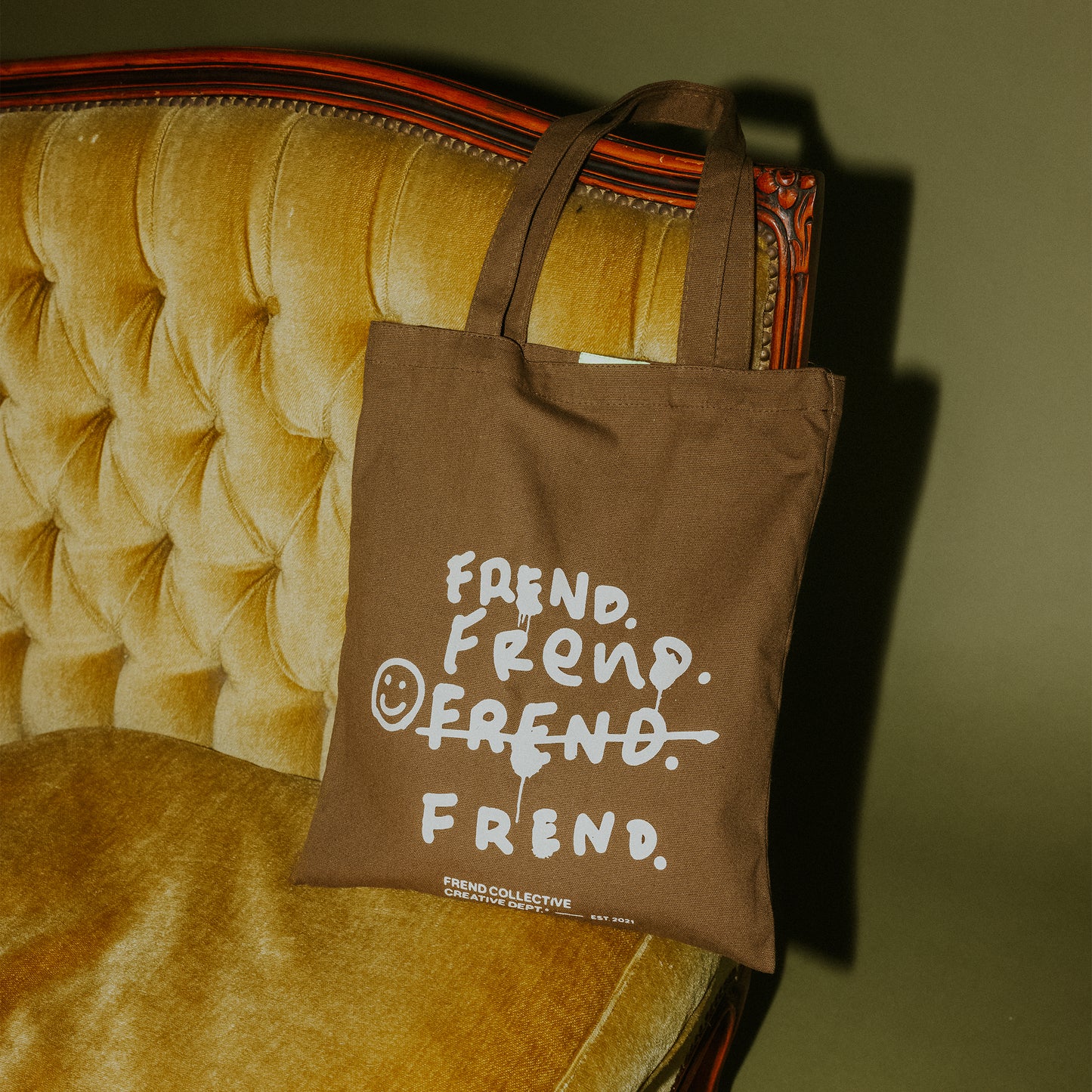FREND STENCIL TOTE COFFEE