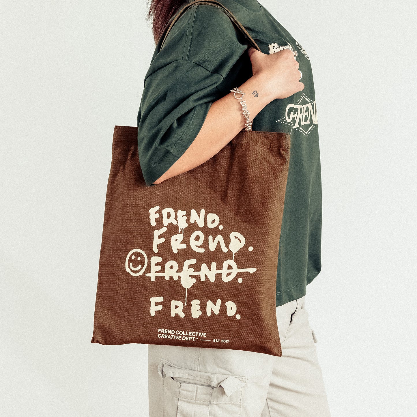 FREND STENCIL TOTE COFFEE